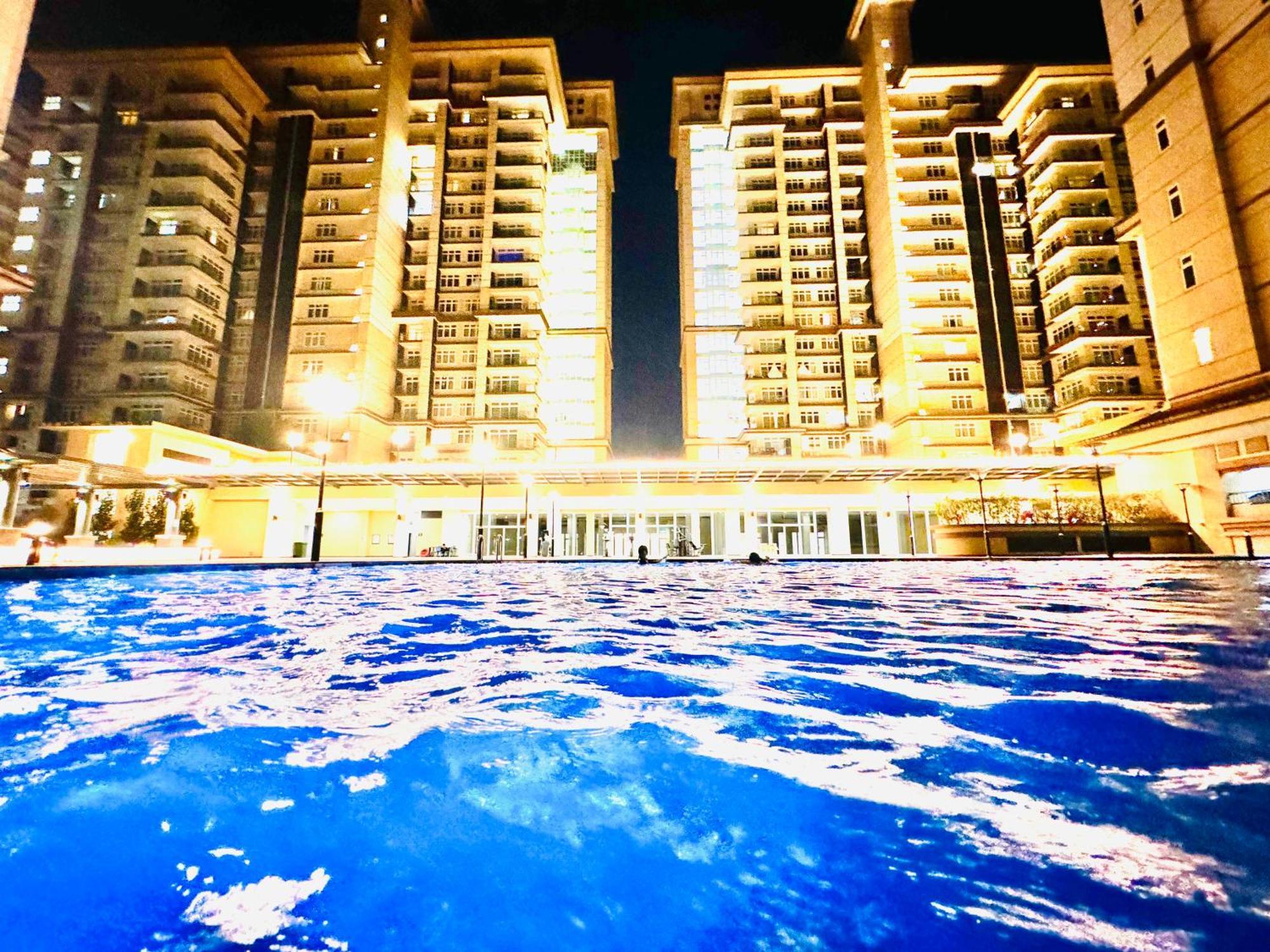 Riverine Kuching Luxury 4Pax With Balcony Facing Waterfront View Luaran gambar