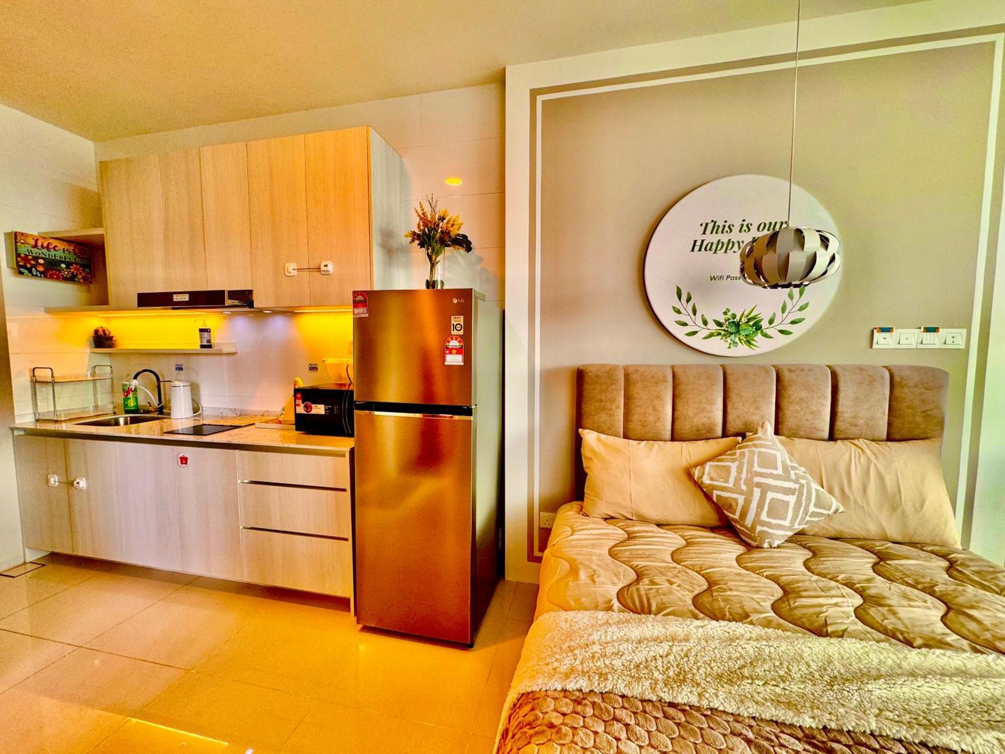 Riverine Kuching Luxury 4Pax With Balcony Facing Waterfront View Luaran gambar